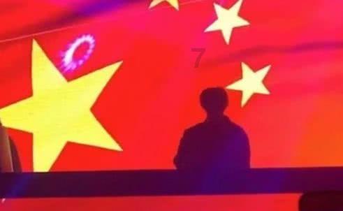重庆俩熊孩子点燃烟花扔下18楼 物业：已当场教育，会加强巡查